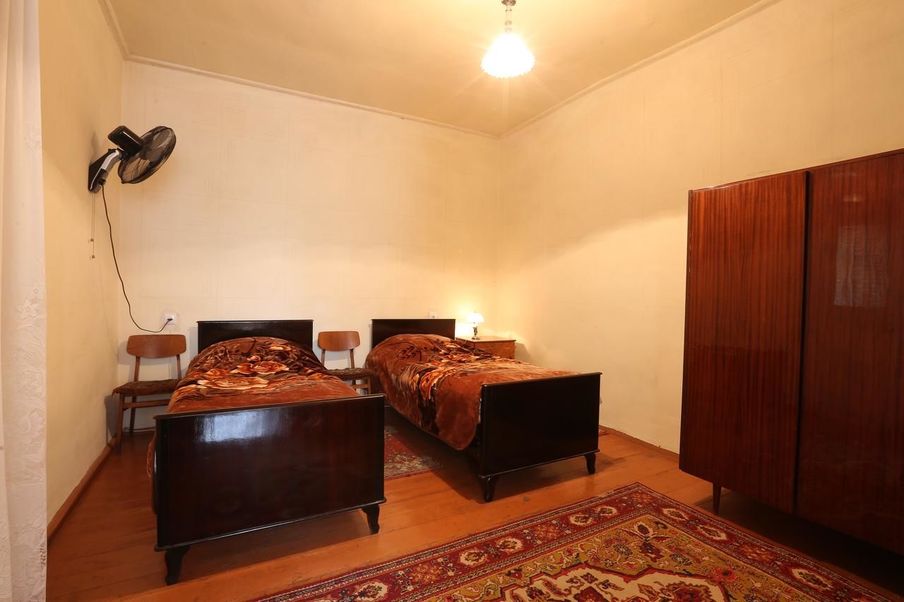 Отели типа «постель и завтрак» Guesthouse 'Ashot Shalunts' Горис-8